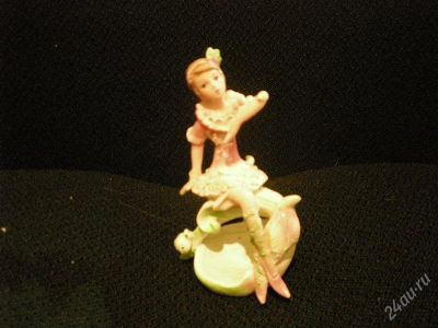 Лот: 1320056. Фото: 1. Изящная статуэтка балерина. Фигурки, статуэтки