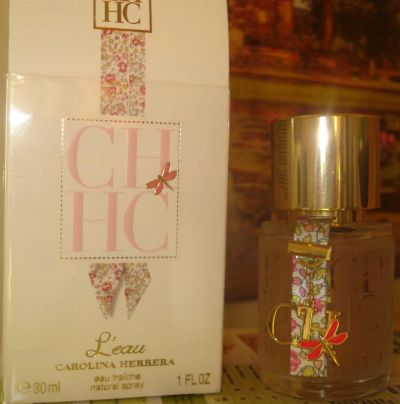 Лот: 6130599. Фото: 1. "CH L`Eau" Carolina Herrera 30... Женская парфюмерия