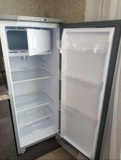 Лот: 21143363. Фото: 1. Холодильник Бирюса М110 новый. Холодильники, морозильные камеры