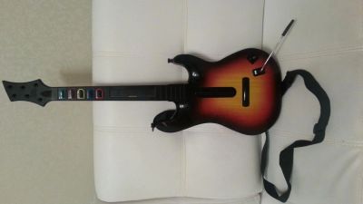 Лот: 4740836. Фото: 1. Guitar hero ps3 + диск к ней. Аксессуары для игровых приставок, консолей, геймпады