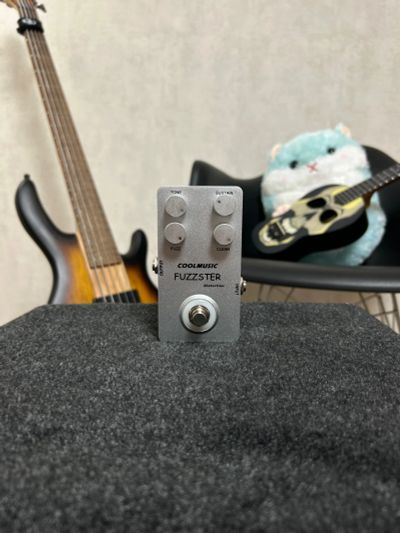 Лот: 21088720. Фото: 1. Coolmusic Fuzzster distortion... Гитарные эффекты и комбоусилители
