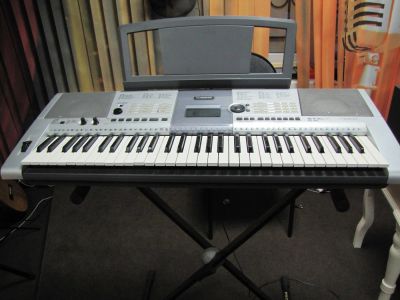 Лот: 6916299. Фото: 1. Синтезатор Yamaha на подставке... Клавишные