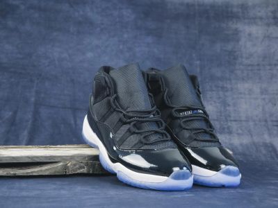 Лот: 13701141. Фото: 1. Кроссовки Nike Jordan 11 retro... Кеды, кроссовки, слипоны