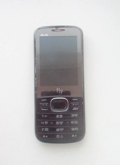 Лот: 5006282. Фото: 1. Fly TS110 3 sim. Кнопочные мобильные телефоны