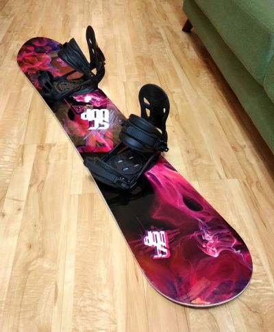 Лот: 25114550. Фото: 1. Сноуборд Black Fire Scoop 152... Сноуборды