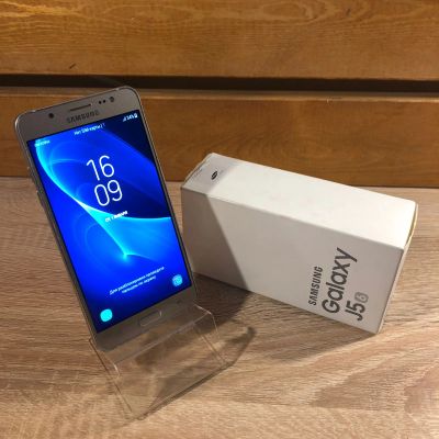 Лот: 18192408. Фото: 1. Смартфон Samsung Galaxy J5 (2016... Смартфоны
