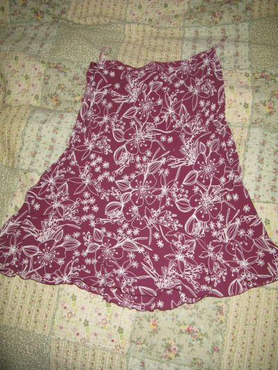 Лот: 8420522. Фото: 1. Бордовая юбка с цветочным рисунком. Юбки