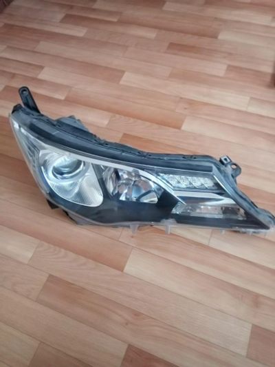 Лот: 15758394. Фото: 1. Фара Toyota RAV4 оригинал 2013-2015г... Оптика и освещение
