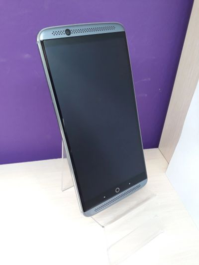 Лот: 12031212. Фото: 1. Смартфон ZTE Axon 7 64Gb (A2017G... Смартфоны