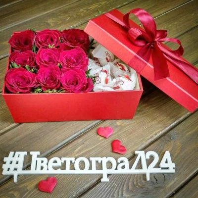Лот: 7548496. Фото: 1. Цветы . Коробка с розой и конфетами... Свежие цветы