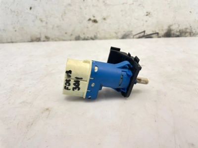 Лот: 25278775. Фото: 1. концевик педали тормоза Ford Focus... Двигатель и элементы двигателя
