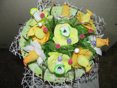 Лот: 5146401. Фото: 1. Букет из конфет нарциссы 3. Букеты из конфет, игрушек