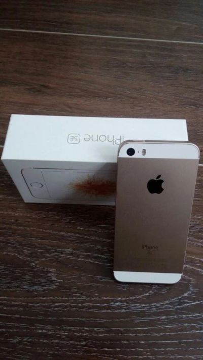 Лот: 9900215. Фото: 1. iPhone se. Смартфоны