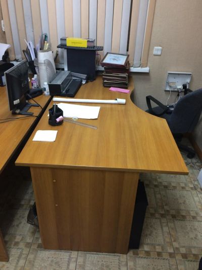 Лот: 10462810. Фото: 1. Стол офисный б/у - шикарно большой... Компьютерные и письменные столы