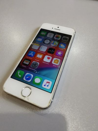 Лот: 16342234. Фото: 1. iPhone 5s в хорошем состоянии. Смартфоны