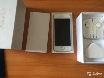 Лот: 8232971. Фото: 1. iPhone 5s gold. Смартфоны