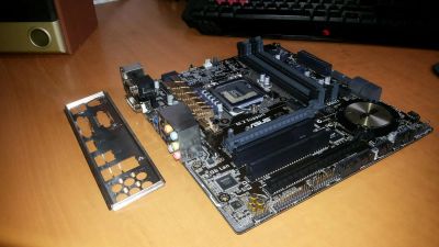 Лот: 7084846. Фото: 1. Материнская плата Asus H97M-Plus... Материнские платы