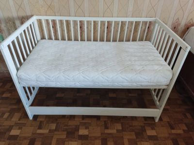 Лот: 22223917. Фото: 1. Детская кроватка IKEA с матрасом... Детские кровати и кроватки