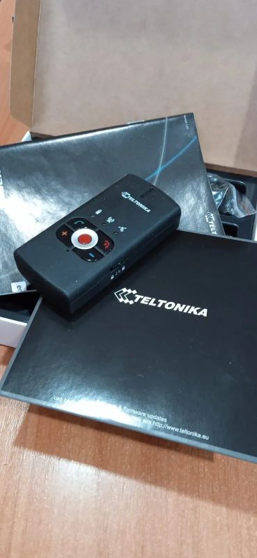 Лот: 24667315. Фото: 1. Ручной GPS маяк-телефон Teltonika... Кнопочные мобильные телефоны