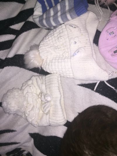 Лот: 16357389. Фото: 1. Шапки зимние 1-3 года. Головные уборы