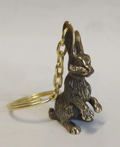 Лот: 19633950. Фото: 1. Брелок Кролик - сувенирная фигурка... Брелоки для ключей