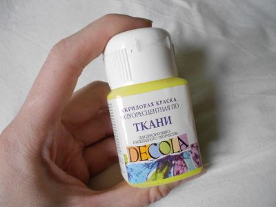 Лот: 4697485. Фото: 1. краска по ткани желтая почти полная. Краски, карандаши, мелки