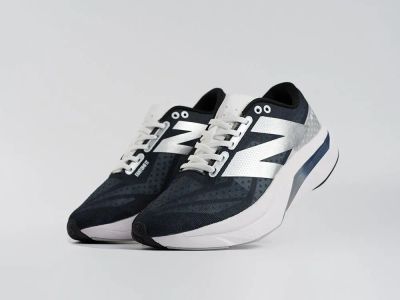 Лот: 25310604. Фото: 1. Кроссовки New Balance FuelCell... Кеды, кроссовки, слипоны