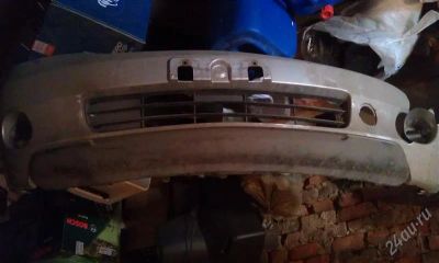 Лот: 2282197. Фото: 1. Поврежденный бампер Toyota Ist... Кузов