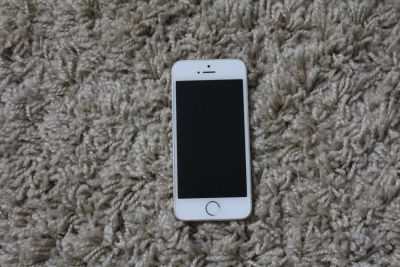 Лот: 5827362. Фото: 1. iPhone 5s gold золотой. Смартфоны