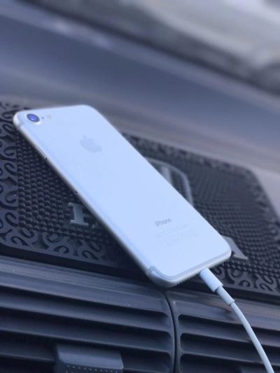 Лот: 9198059. Фото: 1. iPhone 7, 32Gb white. Смартфоны