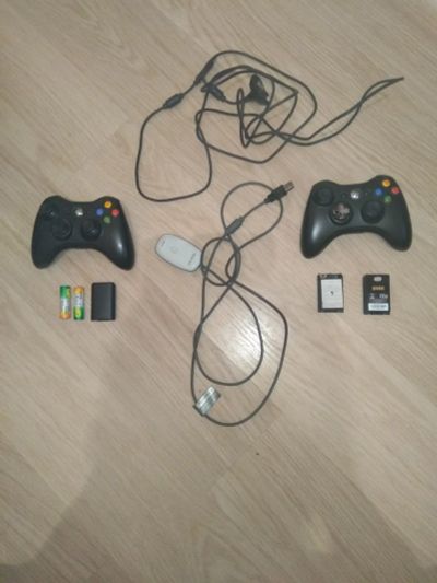 Лот: 12776085. Фото: 1. 2 Геймпада xbox 360 + wireless... Аксессуары для игровых приставок, консолей, геймпады