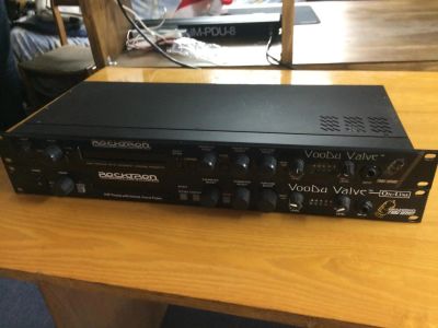 Лот: 4422176. Фото: 1. Преампы Rocktron Voodu Valve -... Гитарные эффекты и комбоусилители