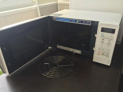 Лот: 5704392. Фото: 1. Микроволновка Samsung GE73M1KR. Микроволновки, мини-печи