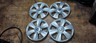 Лот: 25052531. Фото: 1. Колпаки Skoda R15 оригинал. Колпаки