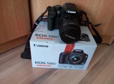 Лот: 6911765. Фото: 1. Зеркальная фотокамера Canon EOS... Цифровые зеркальные