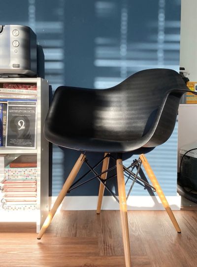 Лот: 16165050. Фото: 1. Стул eames (поломан). Столы, стулья, обеденные группы