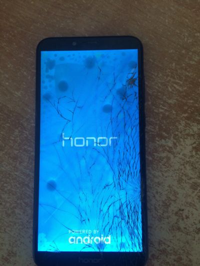 Лот: 17464528. Фото: 1. Honor 7c. Смартфоны