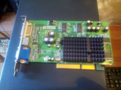 Лот: 7848397. Фото: 1. Видеокарта AGP Ati Radeon 9550... Видеокарты