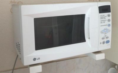 Лот: 3262081. Фото: 1. Микровая печь LG ms-1744w. Микроволновки, мини-печи