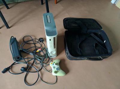 Лот: 17877045. Фото: 1. Xbox 360, неисправная, полный... Игровые приставки, консоли