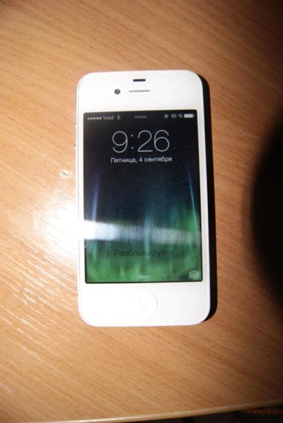 Лот: 6052904. Фото: 1. iPhone 4 white 8 gb. Смартфоны