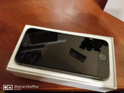 Лот: 10872567. Фото: 1. iPhone SE 32 GB!!. Смартфоны