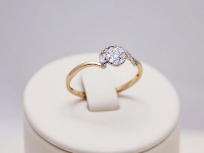 Лот: 8330832. Фото: 1. Кольцо из золота с бриллиантами... Кольца, перстни