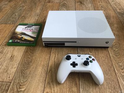 Лот: 14315127. Фото: 1. Xbox one S 1ГБ + Forza horizon... Игровые приставки, консоли