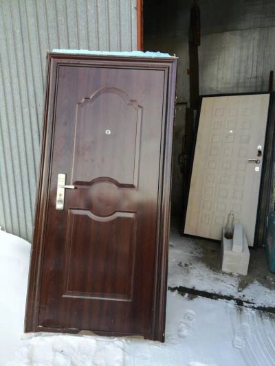 Лот: 11037213. Фото: 1. дверь входная* 900 * 2050 по корбке... Двери входные
