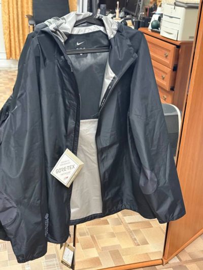 Лот: 25361481. Фото: 1. Ветровка nike для бега. Другое (спортивная одежда)