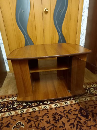 Лот: 21443250. Фото: 1. тумбочка под телевиор. Стойки и тумбы для аппаратуры