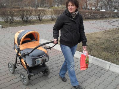 Лот: 3732612. Фото: 1. Симпатичная коляска- трансформер... Коляски