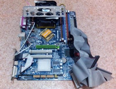 Лот: 9434245. Фото: 1. Motherboard / GigaByte / GA-8IPE1000... Материнские платы