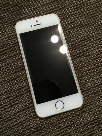 Лот: 6462843. Фото: 1. Iphone 5s silver+gold. Смартфоны